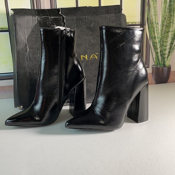 Liliana Shoes Maui-7 Pointy Toe Booties - Picture 3 of 5